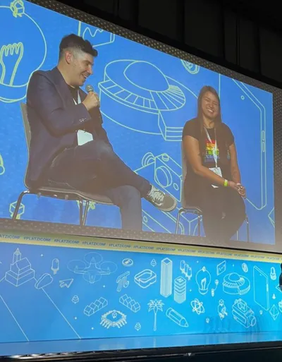 Mariangélica Useche delivering a tech talk about modern web development